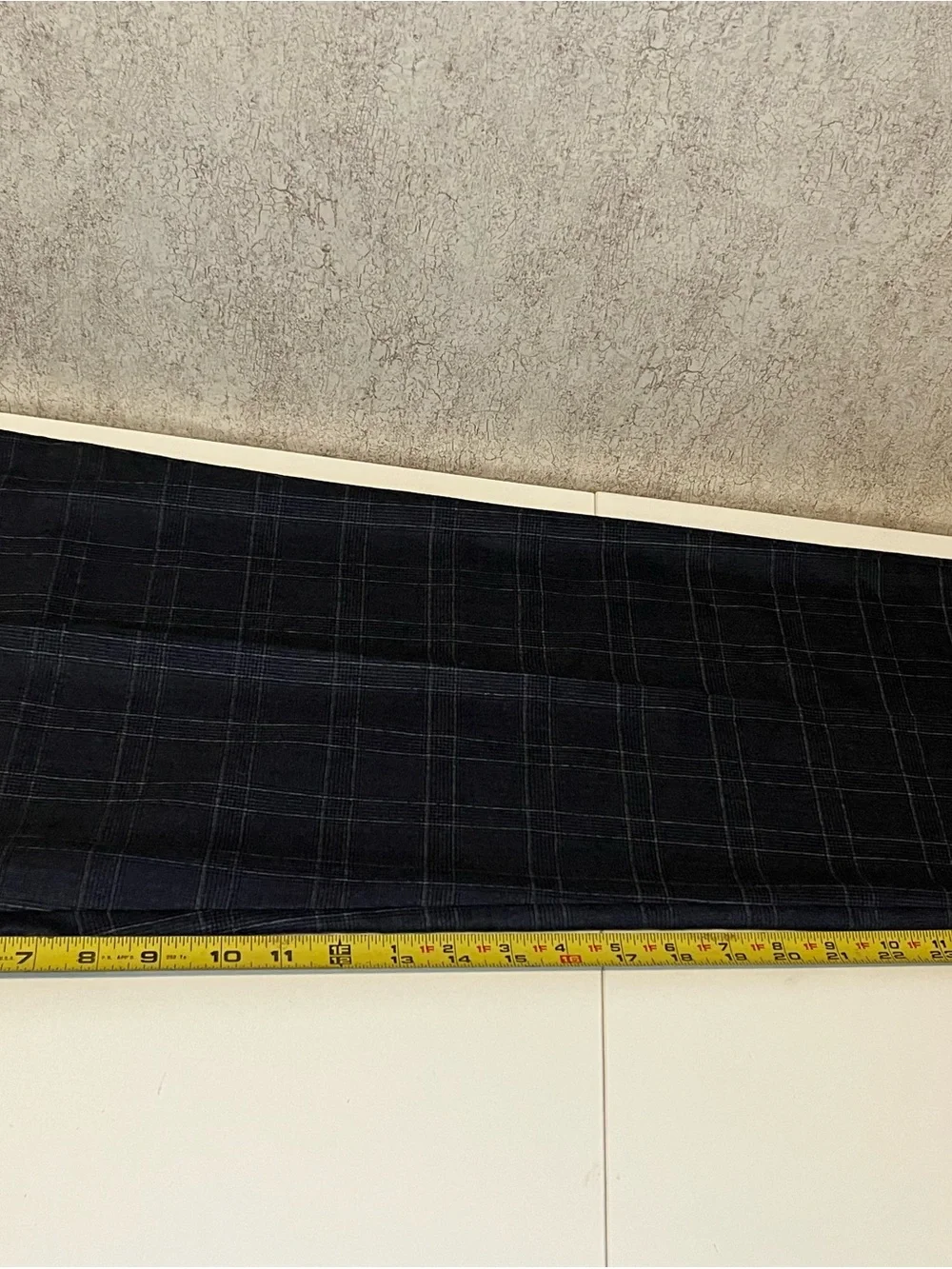 Jos A Banks Suit Signature Gold 100% Wool plaid 46R Jacket 41 W Pleated Slacks